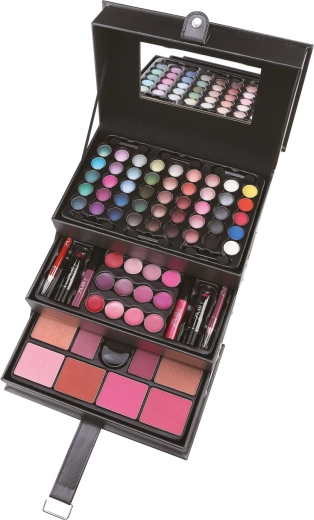 Vše potřebné včetně zrcátka a štětců