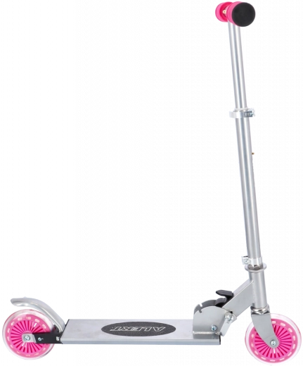 Pohodlné rukojeti a bezpečná zadní brzda