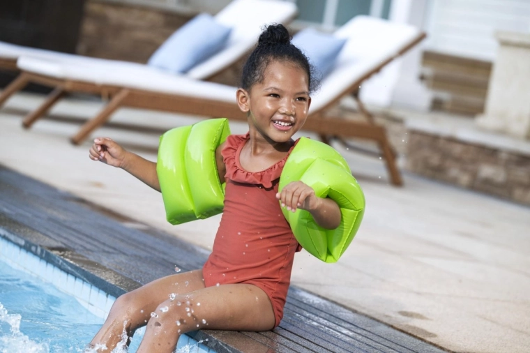High visibility in the pool and at sea