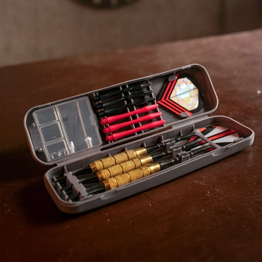 Medeninasto ohišje in zanesljiv rebrast oprijem