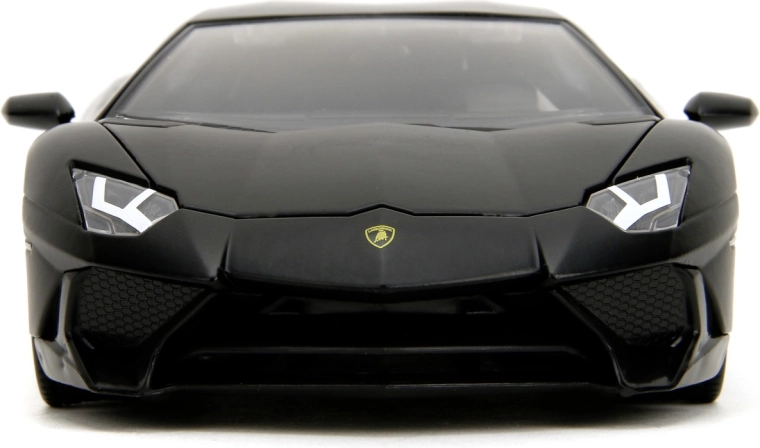 Carrozzeria in metallo e dettagli precisi