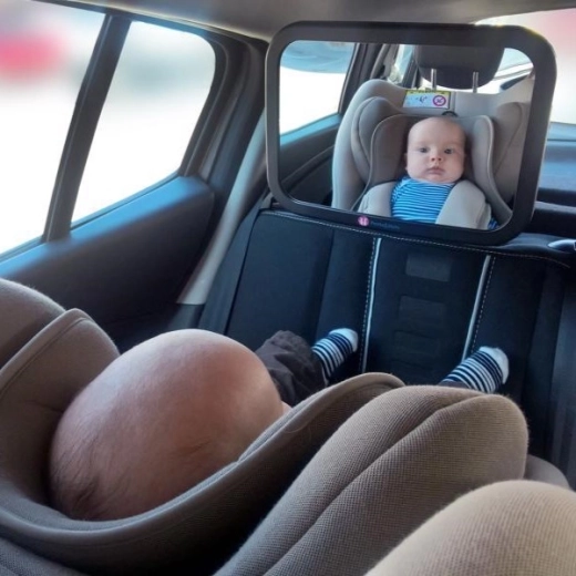 Vista ampia e chiara sul neonato