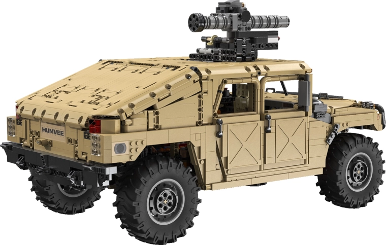 Bogat zunanji in notranji detajl