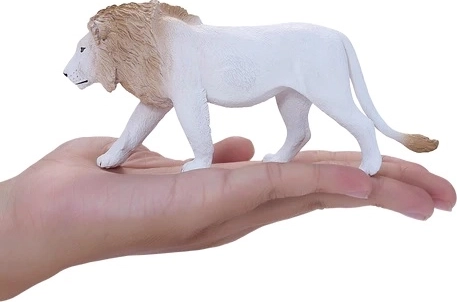 Compact size for play and display