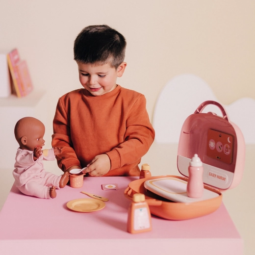 Compact 2-in-1 case: storage and play station