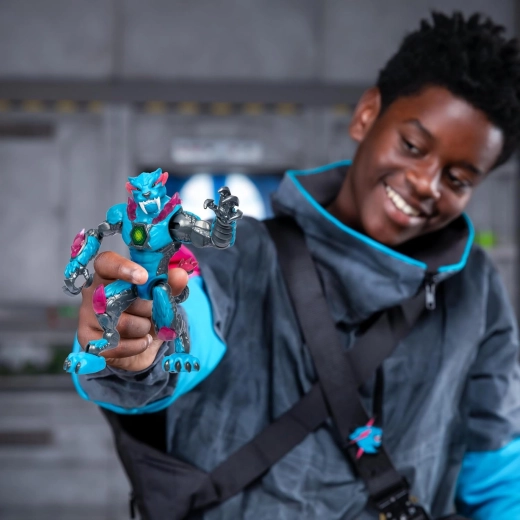 20+ joints for dynamic poses