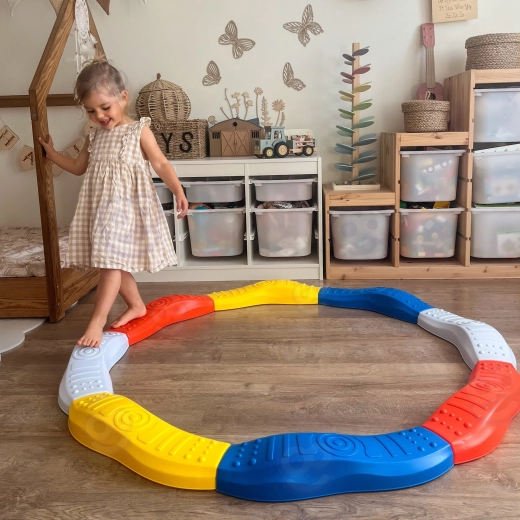 Sensory surfaces to stimulate the feet