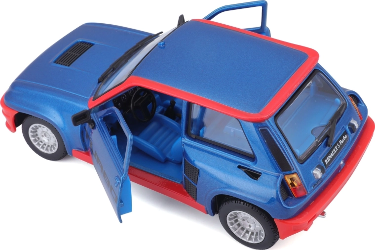 Nyitható ajtók és valósághű belső tér