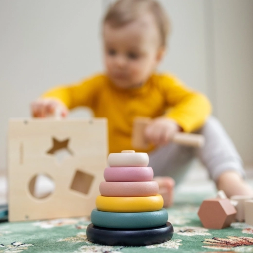 Favorise la motricité fine et la coordination