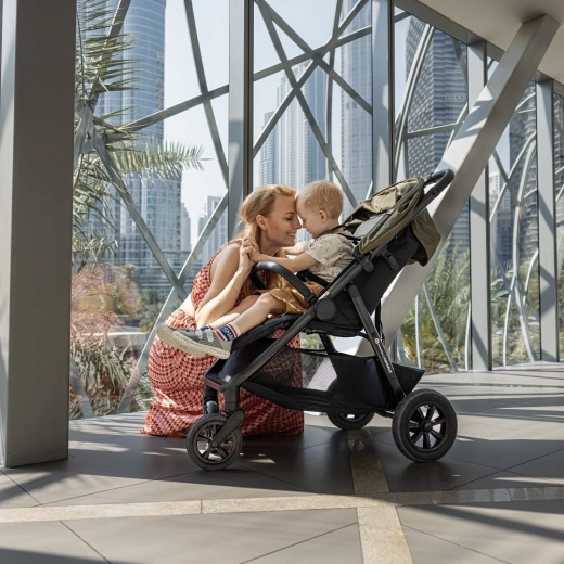 Safety and comfort with a magnetic buckle