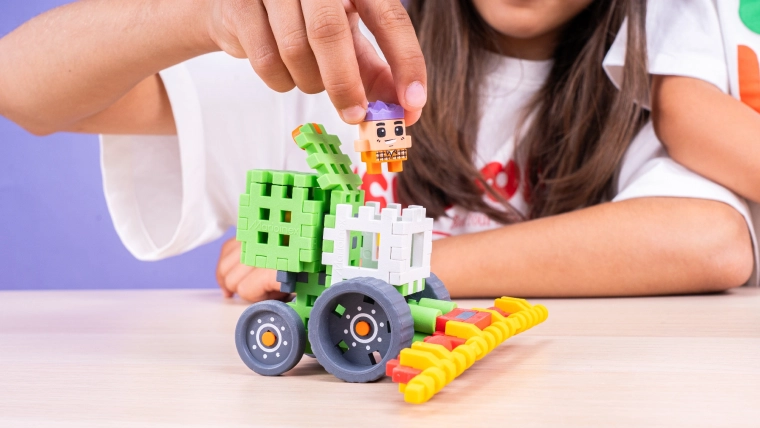 Flexible, safe, and easy-to-connect pieces