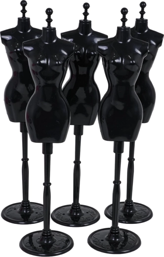 5 manekýnů a panenka pro zkoušení modelů