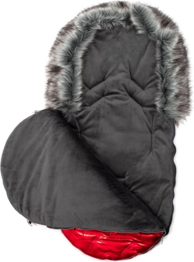 Warmth and comfort thanks to the suede-like inner layer