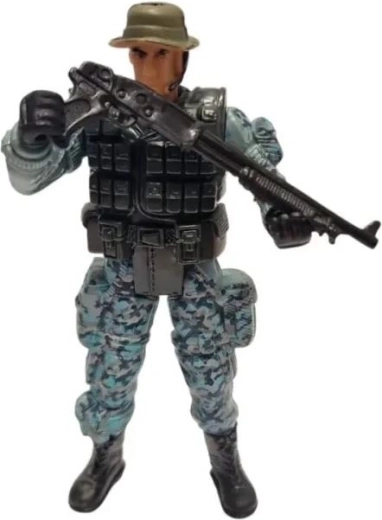 Detailed gear and weapon