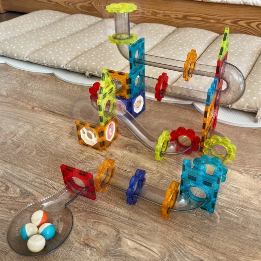 Prosojne cevi in lijaki za dinamično vožnjo