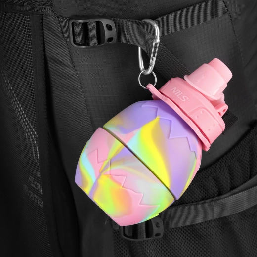 Pratico moschettone e tappo a tenuta