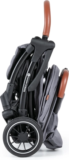 Auto‑pliante et ultra compacte – déplacements faciles d’une seule main