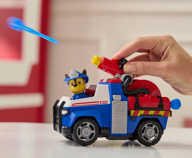 Akcijski vodni top z izstrelki