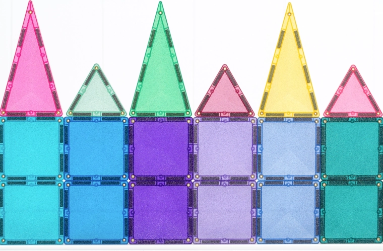 Pezzi traslucidi scintillanti in colori arcobaleno