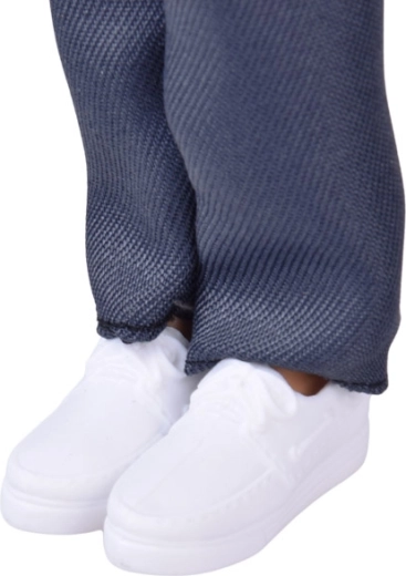 Komplet outfit inklusiv sneakers