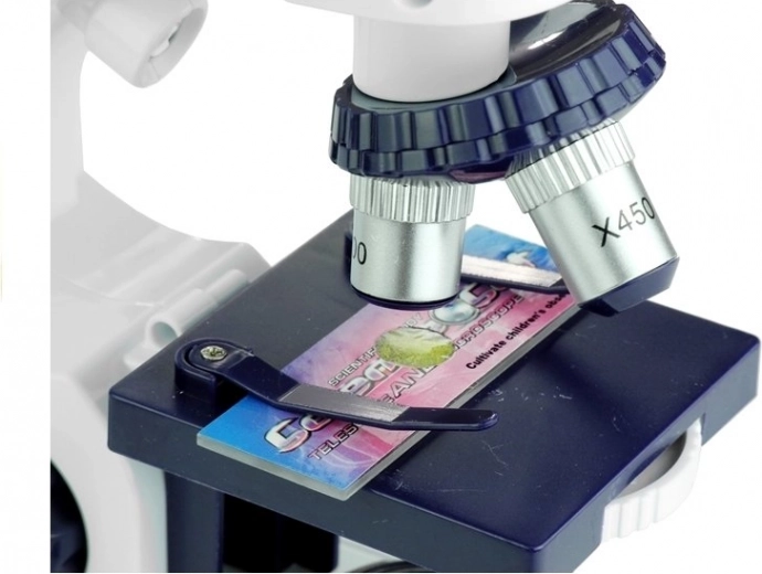 Tři úrovně zvětšení: 80×, 200×, 450×