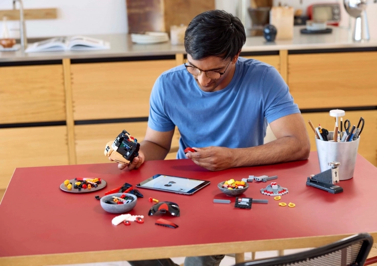 Relax while building with a digital guide