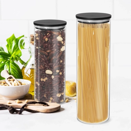 Slankt design sparer plads i spisekammeret