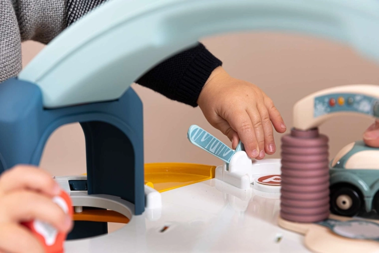 Ascensore interattivo e autolavaggio realistico