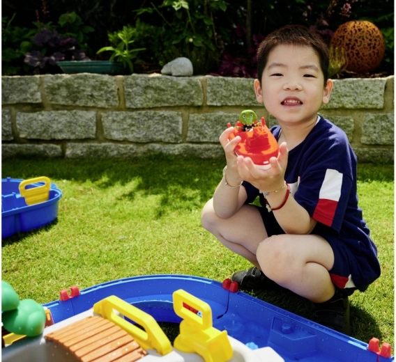 Crank to create currents and control water flow