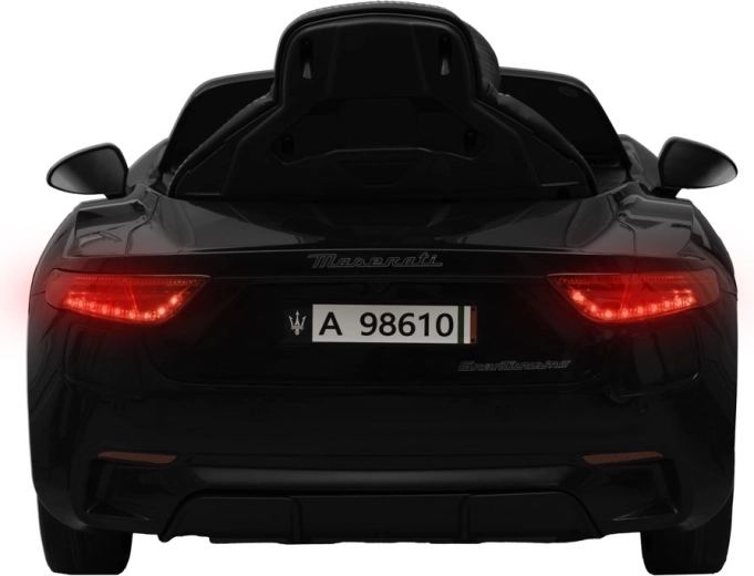 Licencirani MASERATI dizajn s realističnim detaljima