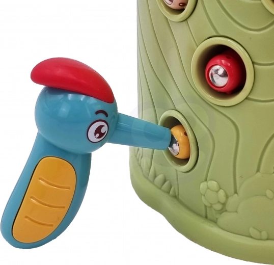 Světla, zvuky a pohyb zobáku