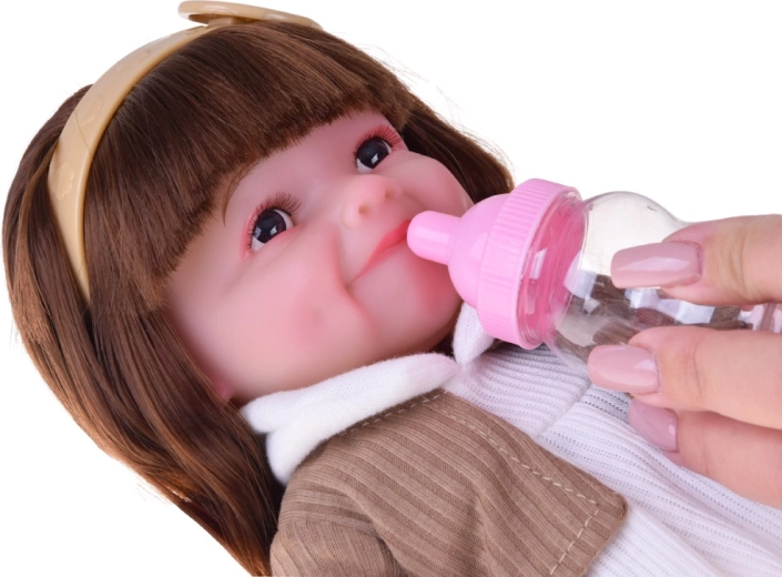 Realistična skrb s stekleničko in pleničko