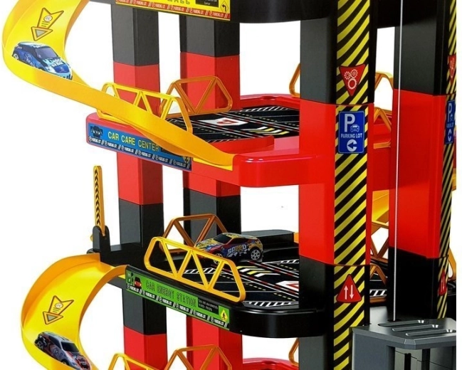 Cinque piani di divertimento e lunghe rampe