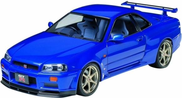 Modello in plastica della vettura Nissan Skyline GT‑R V