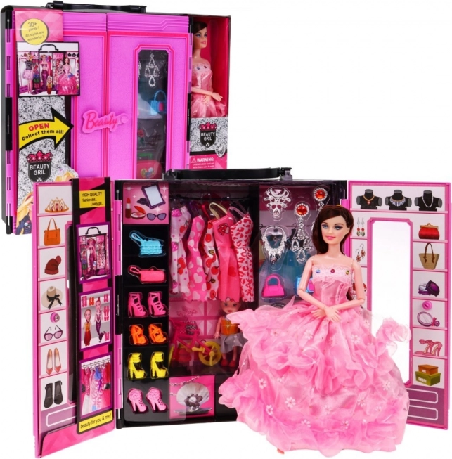 Guardaroba con bambola