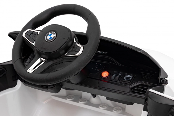 BMW M4 Biele Vozidlo – Biele