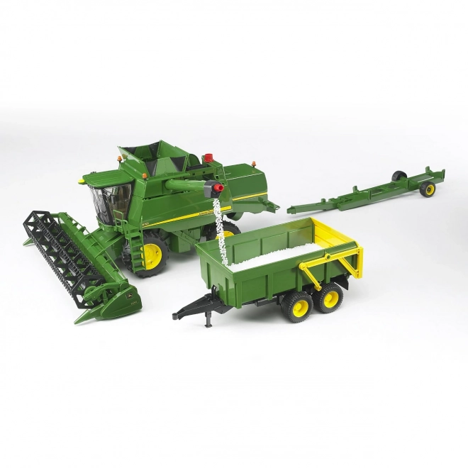 Bruder John Deere T670i Harvester