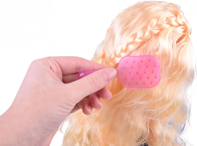 Long blonde hair for styling