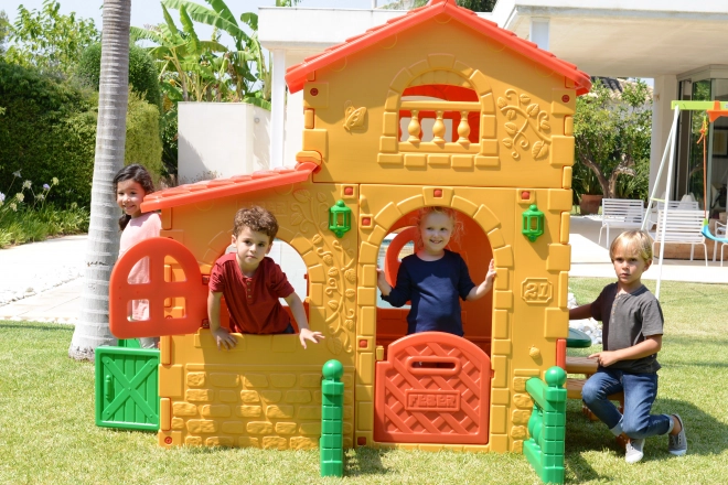 Garden House Super Villa with Table and Chairs