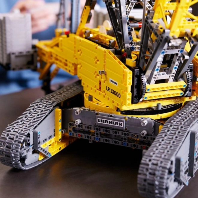 Crawler Crane Liebherr LR 13000 LEGO Technic Set