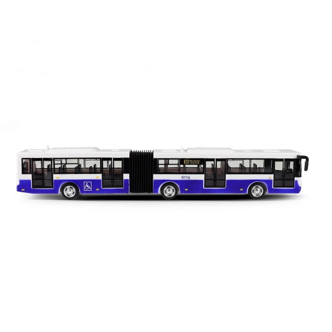 Kloubový autobus hlásící česky