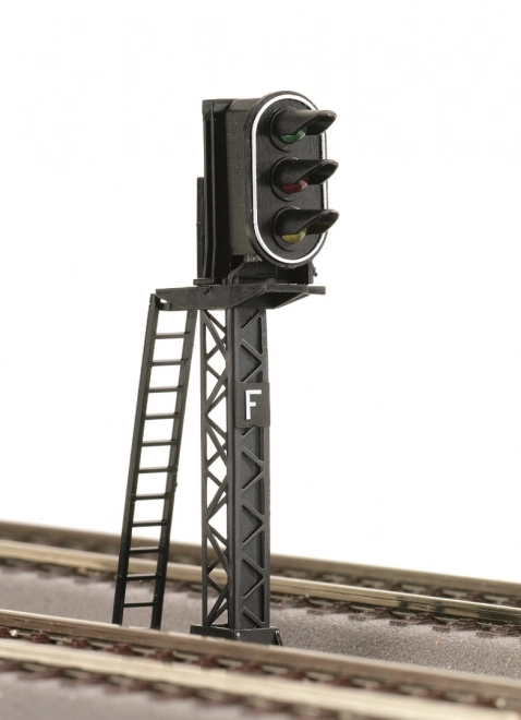 Three-light railway signal