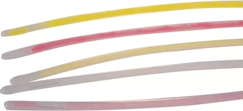 8 couleurs vives et 100 connecteurs