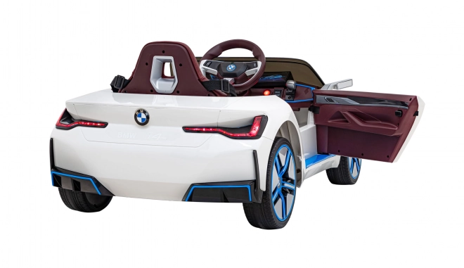 Mașină electrică BMW i4 – Bílé