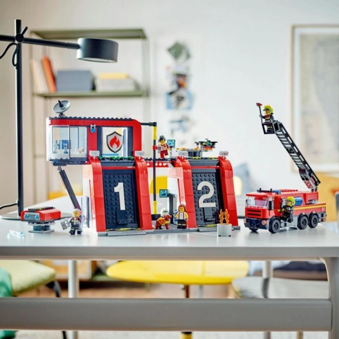 Fire Station With Fire Truck LEGO City