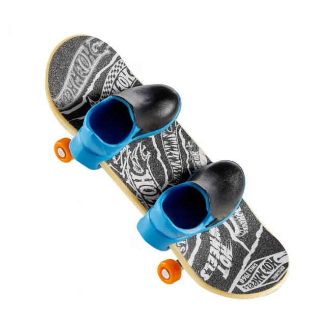 Hot Wheels Skateboard with Finger Shoes