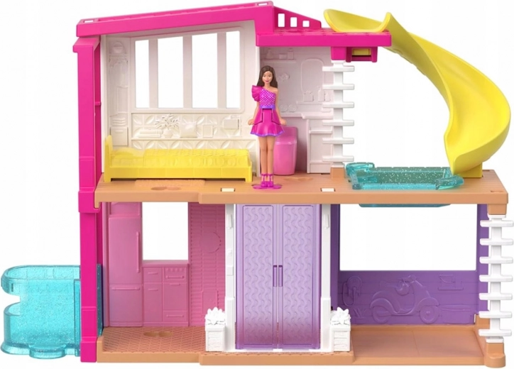 Dve nadstropji zabave z bazenom in toboganom