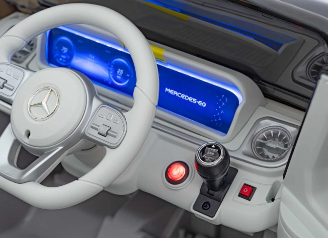 Vehiculul Mercedes Benz EQG – Stříbrné