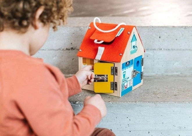 Lilliputiens Wooden House with Locks