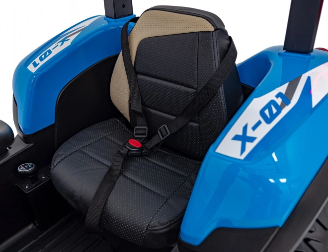 Kindertraktor mit blauem Anhänger
